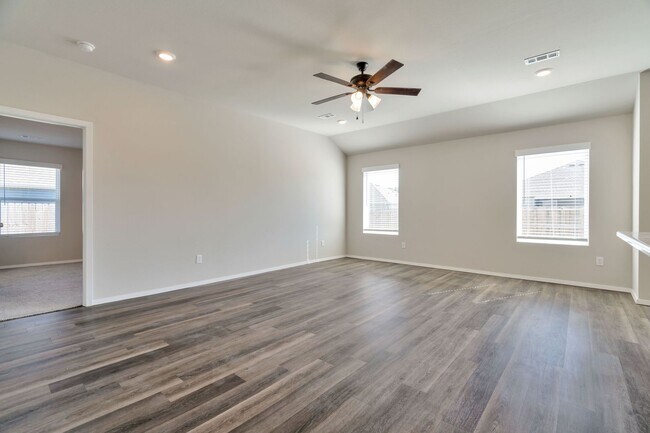 Building Photo - Spacious 3 bed, 2 bath in East Siloam Springs! Fenced yard, laundry included!