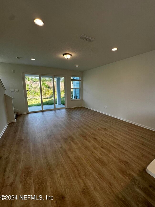 Building Photo - 545 Brandon Lks Dr