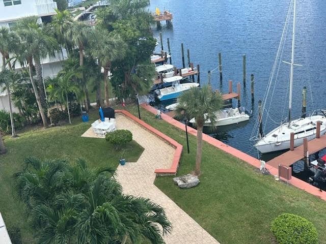 Building Photo - 400 Golden Isles Dr