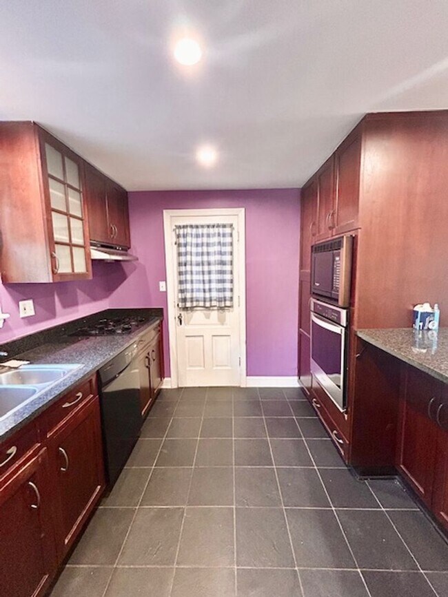 Building Photo - 4523 Gladwyne Dr
