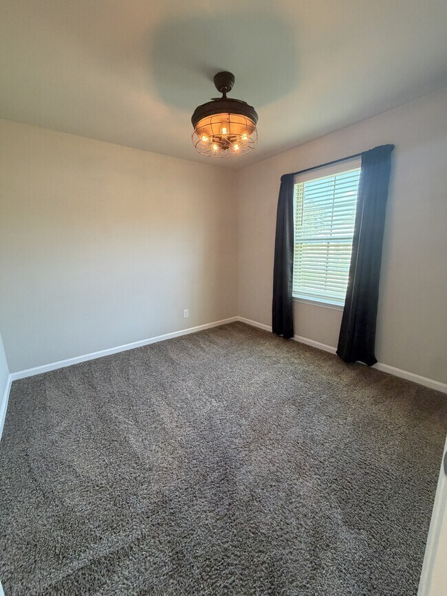 Building Photo - 18317 Fox Hollow Loop