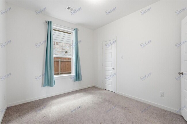 Building Photo - 3960 Chesapeake Ln