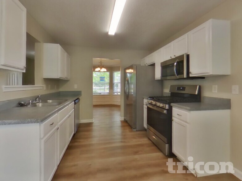 Building Photo - 1017 Spaniel Terrace