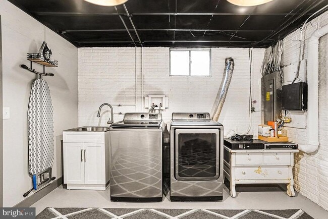 Building Photo - 85 Railroad Ave