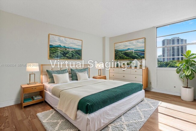 Building Photo - 3101 N Country Club Dr