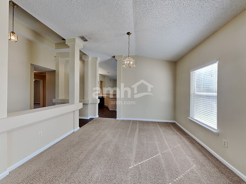 Building Photo - 1851 Burgess Hill Dr E