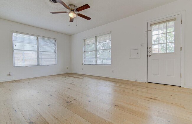 Building Photo - 1711 Brentwood St