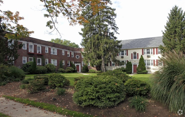 New Meadowbrook Village - 955F East Front Street