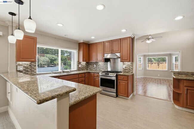 Building Photo - 325 Goshen Ct