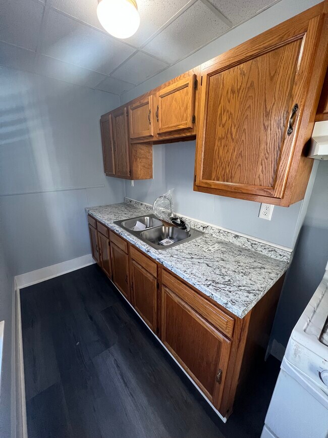 Building Photo - 85 Deane St