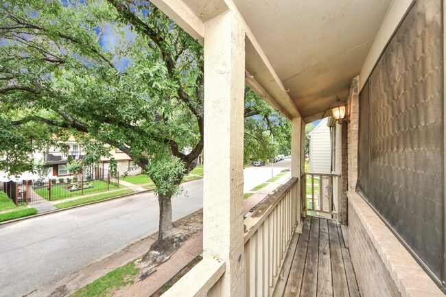 Building Photo - 15534 Weldon Dr