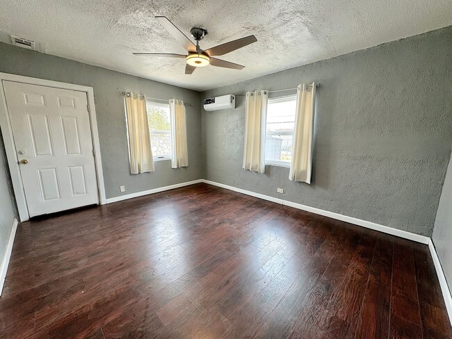 Building Photo - 3906 Tularosa Ave