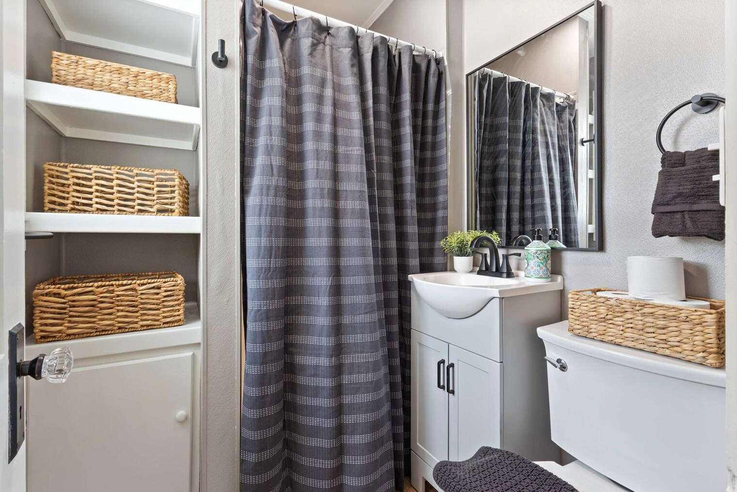 Building Photo - 2 Island Path