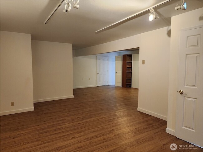 Building Photo - 8542 Battle Point Dr NE