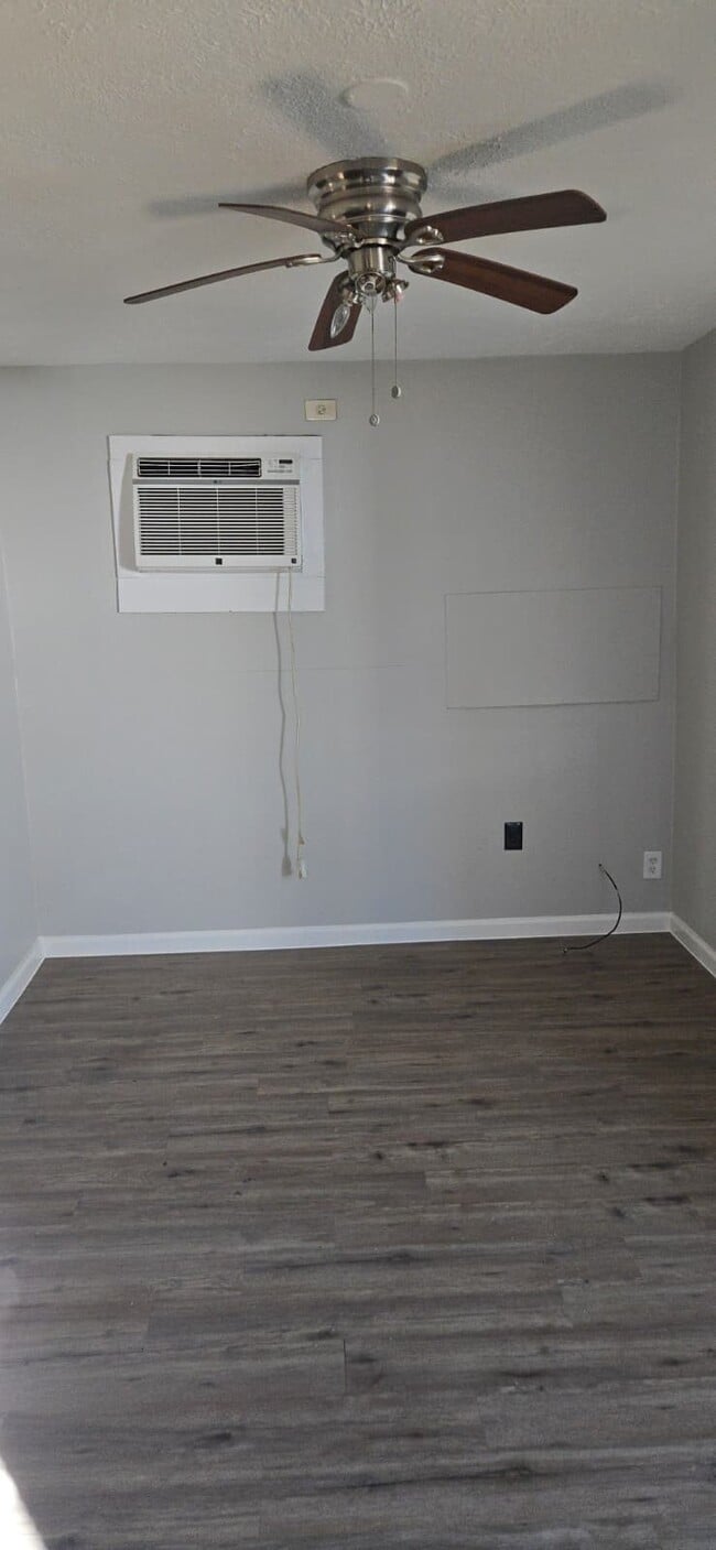 Building Photo - 6928 Hershe St