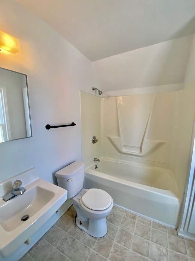 Building Photo - Four Bedroom, Two Full Bathroom - Steps to EMU's Campus