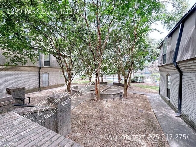 Building Photo - 1290 Park Blvd
