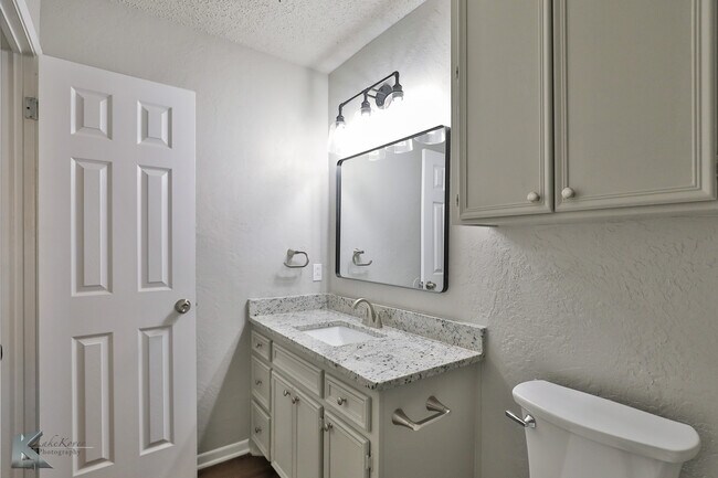 Building Photo - 4350 Bluebonnet Ct