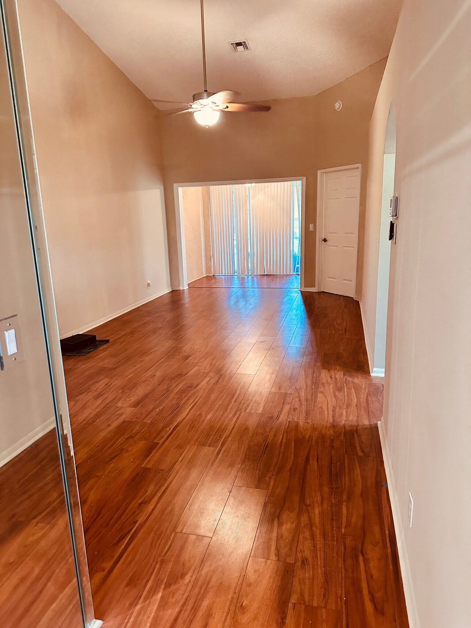 Living & dining room --- front entrance view - 8108 Summer Shores Dr