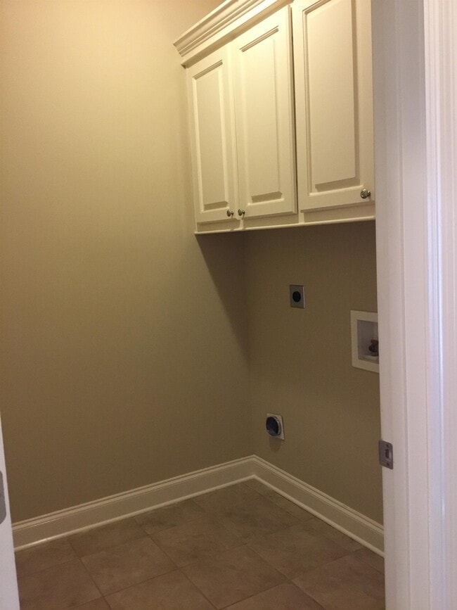 Building Photo - 19 Village Dr