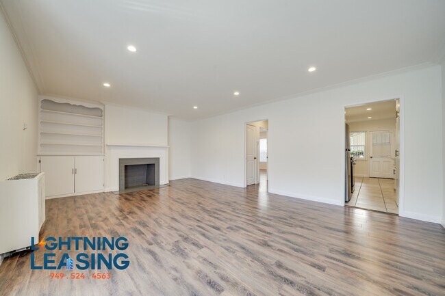 Building Photo - 1627 5/3 Normandie-22D