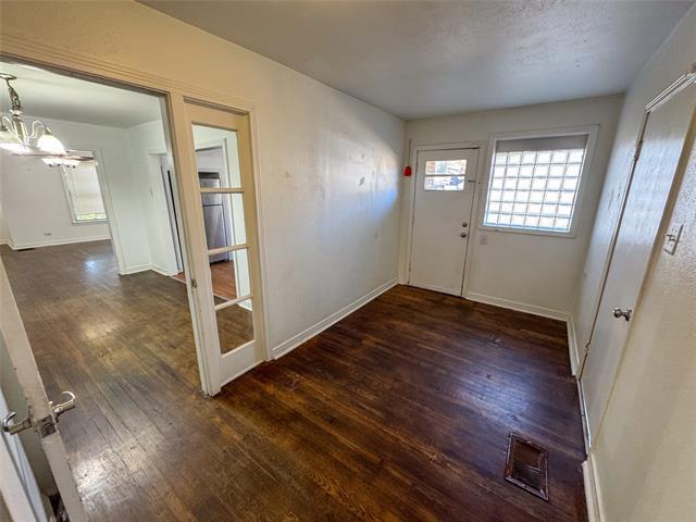 Building Photo - 1431 W Chestnut St