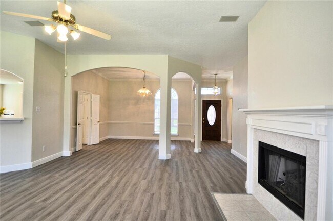Building Photo - 12118 Green Trails Dr