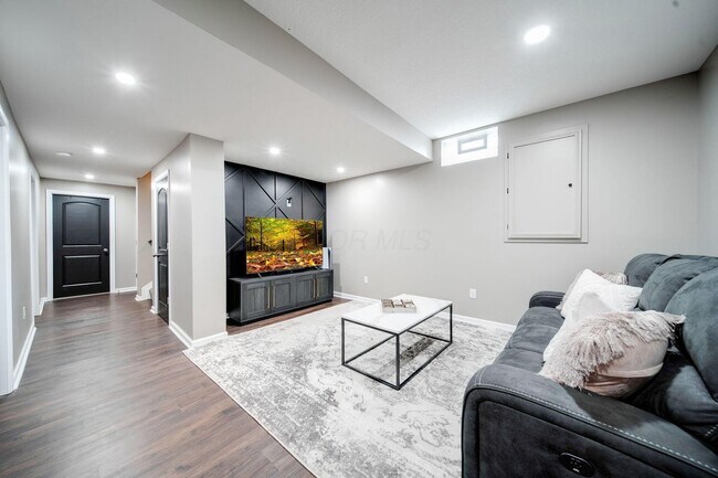 Building Photo - 7181 Fenwick St NW