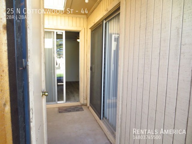 Building Photo - 2 Master Bedrooms in Fully Remodeled, Sing...