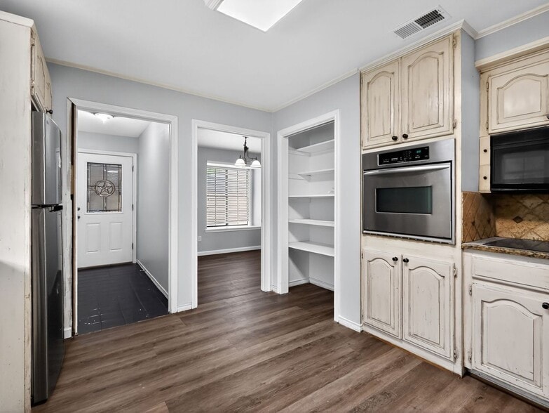 Building Photo - 18270 Stillwood Ln