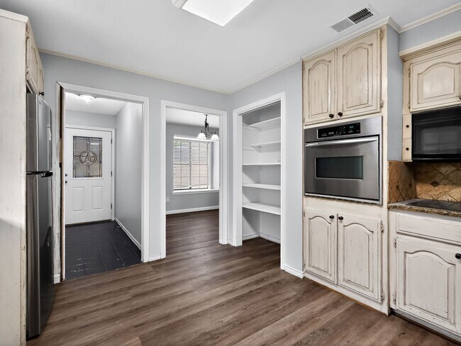 Building Photo - 18270 Stillwood Ln