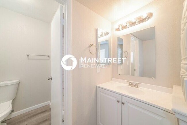 Building Photo - 3 Bedroom Pet-Friendly Home in Phoenix, AZ with Main Street Renewal