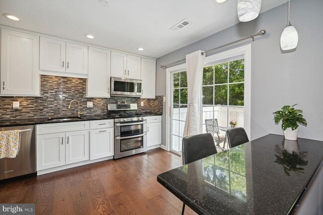 Building Photo - 1205 Delancey Way