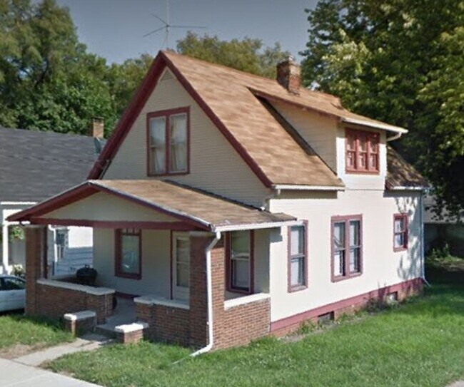 Building Photo - Remodeled 4 bedroom/1bathroom Home