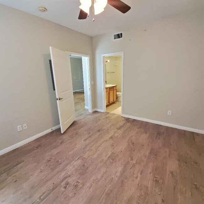Building Photo - 6810 Deatonhill Dr