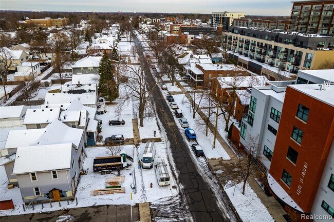 Building Photo - 100 N Center St