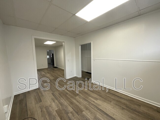 Building Photo - 119 W Jackson St