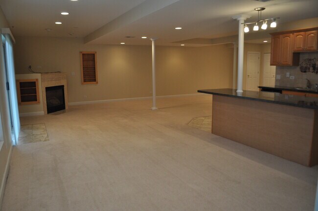 Building Photo - 452 Amherst St