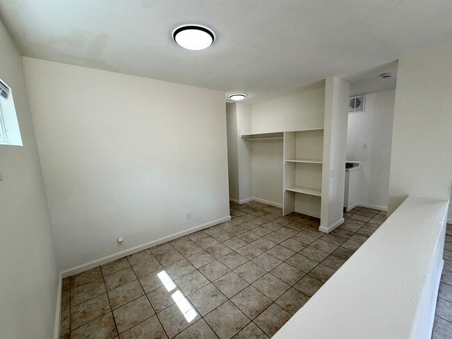 Building Photo - 487 E 11th St
