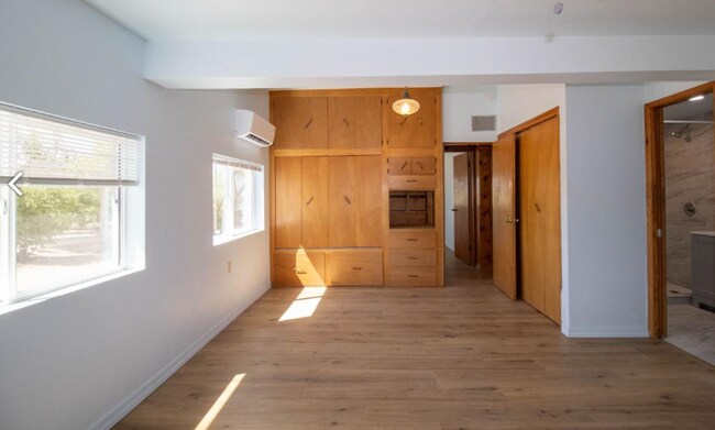 Building Photo - 11640 E Miles St