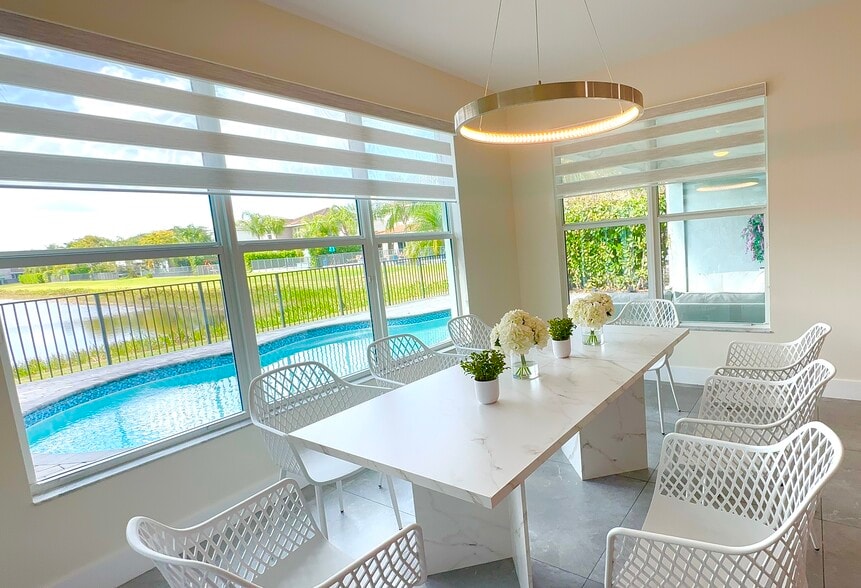 dining area - 15377 Green River Ct