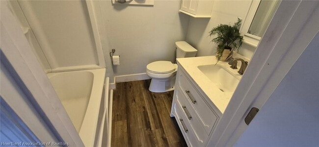 Building Photo - 404 N Ridgewood Dr