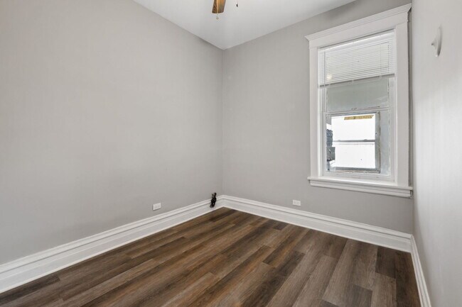 Building Photo - 6112 S Ingleside Ave