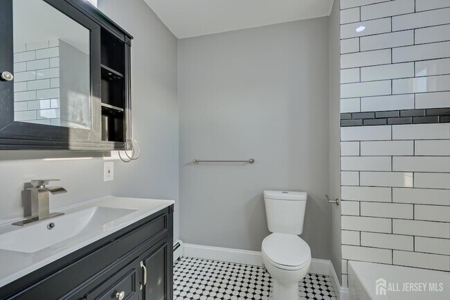 Building Photo - 36 2nd Ave