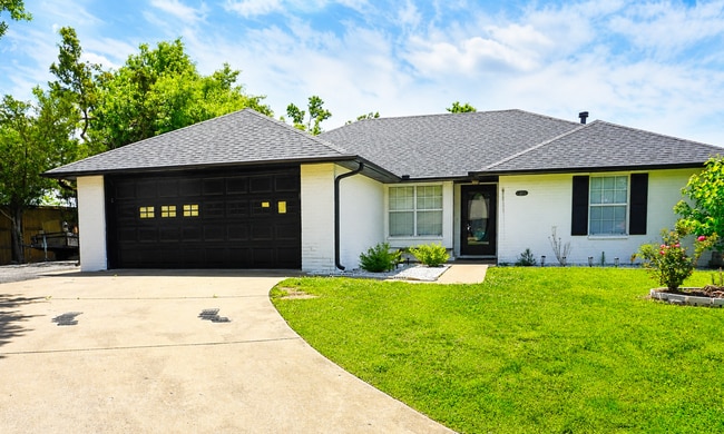 Building Photo - 3 Bed / 2 Bath Home on Cul de Sac in North Rogers - Easy access to 14th St, Shopping, Restaurants!