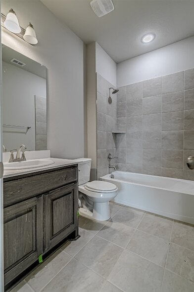 Building Photo - 327 Sweetspire Dr