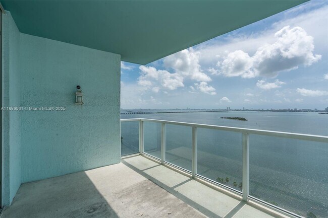 Building Photo - 1900 N Bayshore Dr