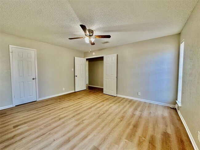 Building Photo - 12310 Willow Wild Dr