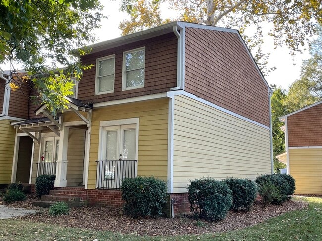 Building Photo - End Unit Townhome in Elizabeth/Plaza Midwood Area! ***50% discount for the first full month with ...