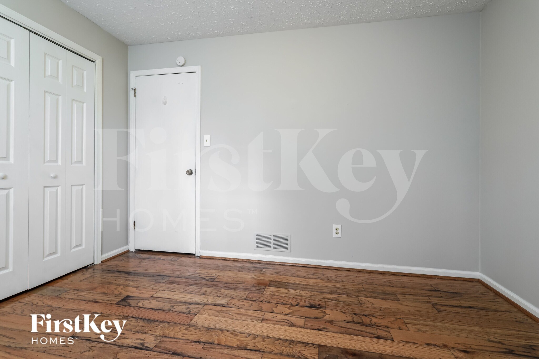 Building Photo - 3704 Newport Dr